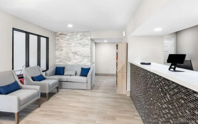 Econo Lodge Inn & Suites Ocean Springs - Biloxi