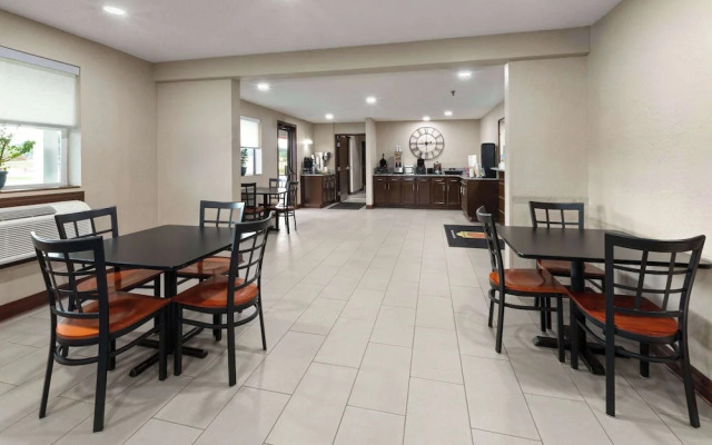 Super 8 by Wyndham Summersville/New River National Park