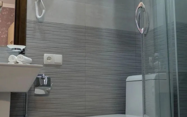 Hotel ATLANTIS near Airport