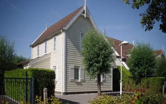 Zeeland Retreat; Sauna and Seaside Charm