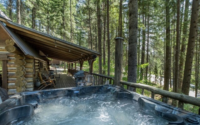 Guten Cabin 3 Bedroom Home by NW Comfy Cabins by RedAwning