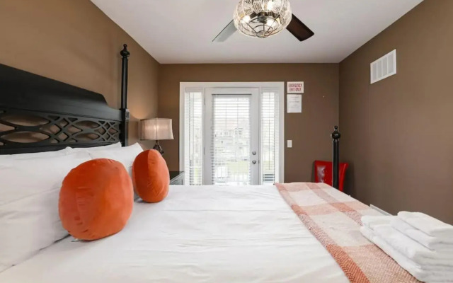 Exceptional 3 BDRM Townhome - 4 Seasons Rental