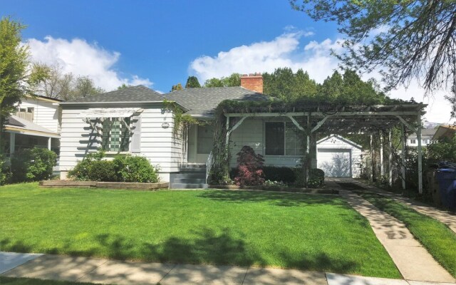 Lincoln Street  4 Bedroom Home by RedAwning