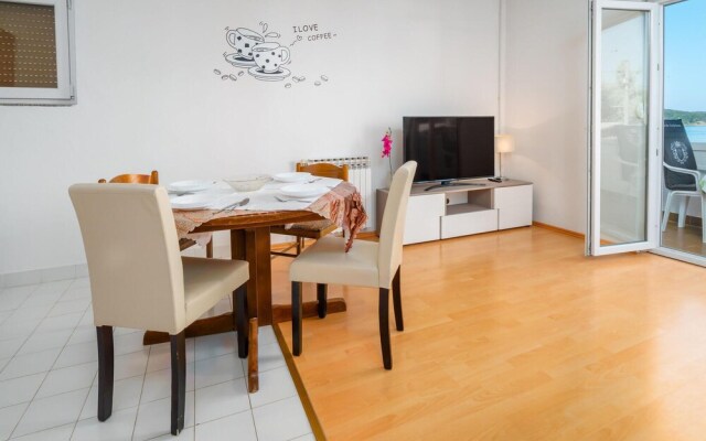 Beautiful Apartment in Supetarska Draga With Wifi and 1 Bedrooms