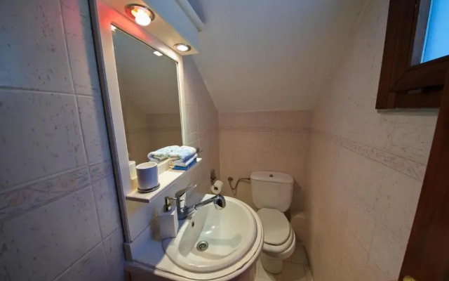 Beachfront villa with huge garden, 3br, Halkidiki