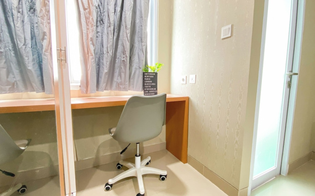 Warm And Cozy Living Studio Apartment At B Residence – Guest Rooms – Legok