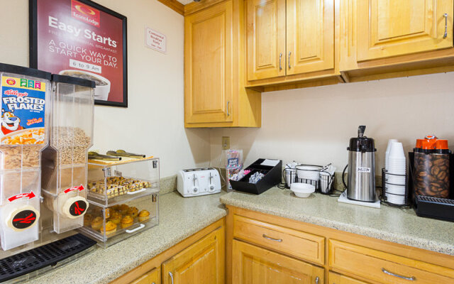 Econo Lodge West Dodge