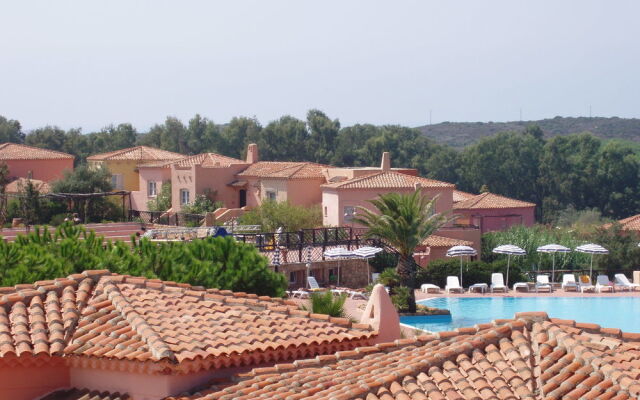 Calarossa Village