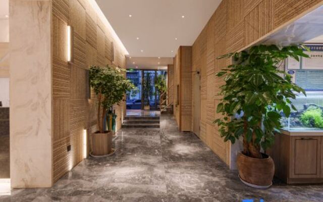 Man · Hotel（Kunming Railway Station Tangzixiang Subway station store）