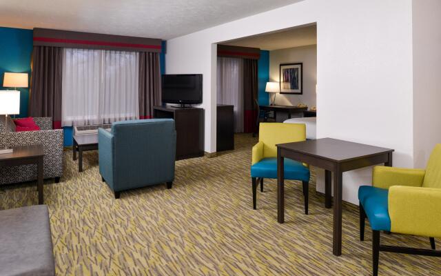 Holiday Inn Express & Suites Omaha West, an IHG Hotel