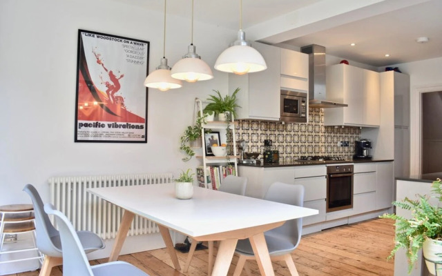 Beautiful 3 Bedroom Hove Townhouse With Garden