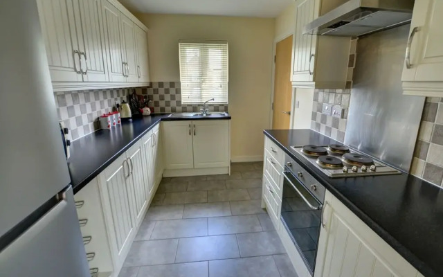 Tranquil holiday home in Swansea near Mountains