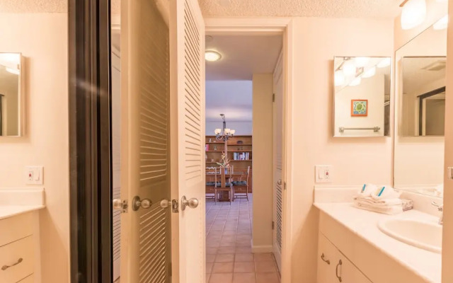 Valley Isle #205 1 Bedroom Condo by RedAwning
