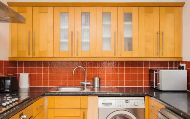 Spacious Central 3 Bedroom Apartment in Old Street