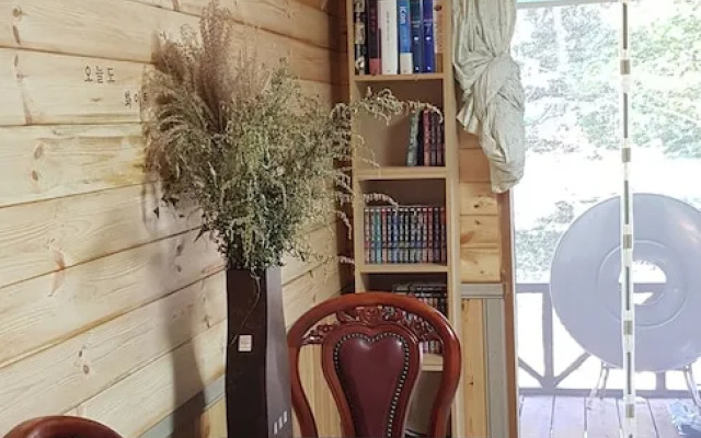 Hwaya Mountain Pension