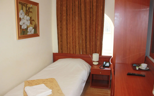 Corner House Hotel