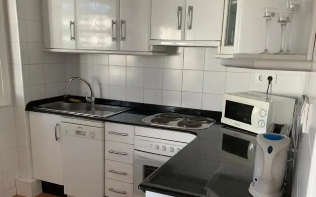 Seaview Balcony - 3 Bedroom Apartment Sleeps 6