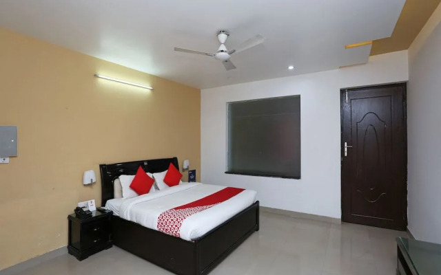 OYO 13564 Near Prem Mandir