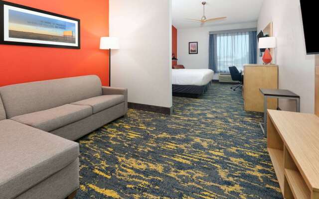 La Quinta Inn & Suites by Wyndham Dallas - Las Colinas