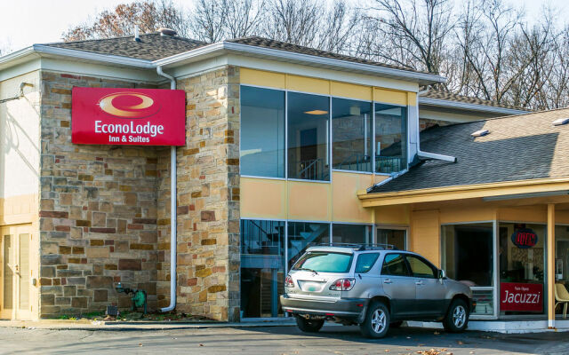 Econo Lodge Inn & Suites Warren