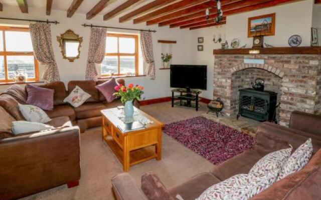Whalebone Cottage at Broadings Farm