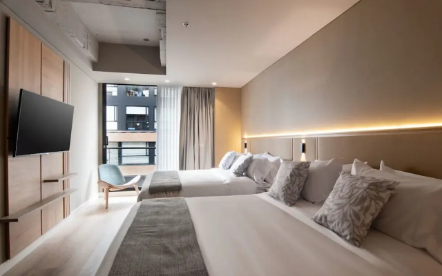 w Phenomenal Loft w/ Great Balcony in Unicentro