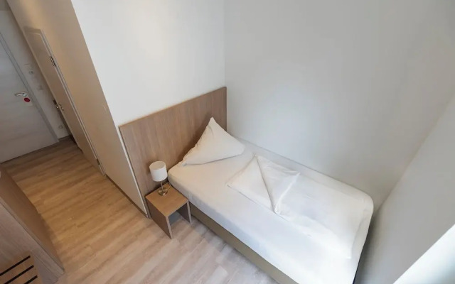 Henrys Sleeping Buttenwiesen