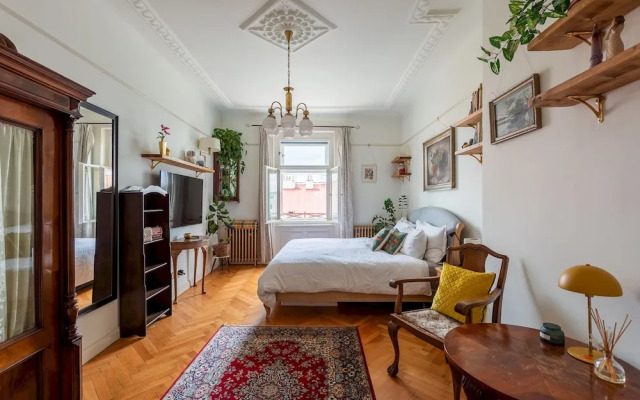 Premium 3 Bed 3 Bath Lounge Apartment