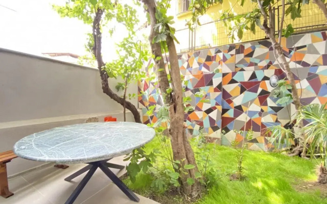 Flat With Backyard Close to Galata Tower