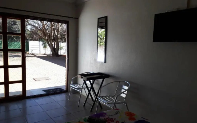 8 Soenie Avenue Self Catering