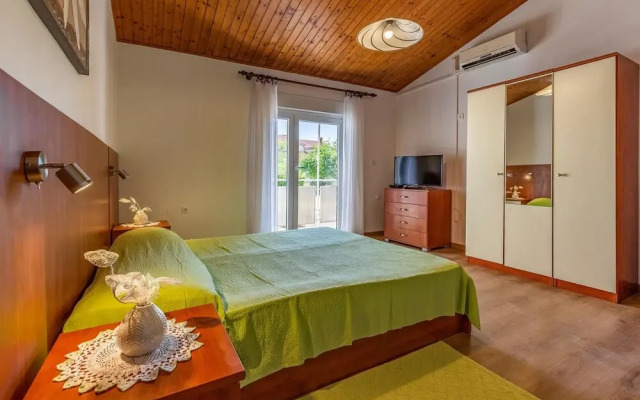 Stunning Home in Pula With Wifi and 7 Bedrooms