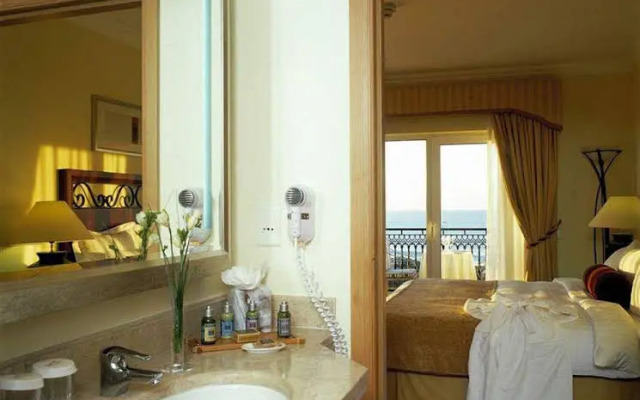 Praia Del Rey Residence