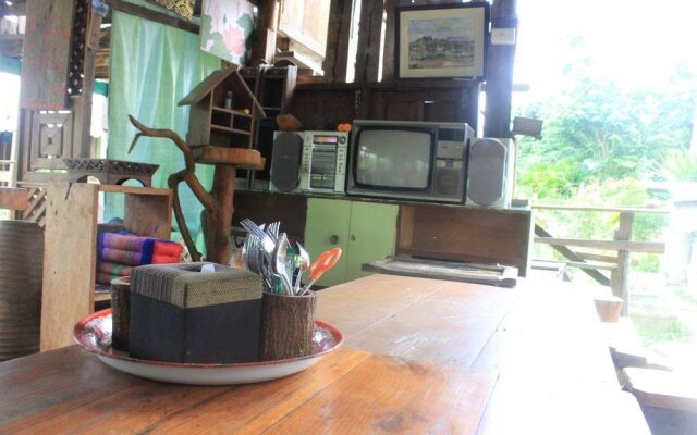 Chiang Dao Wood house Homestay