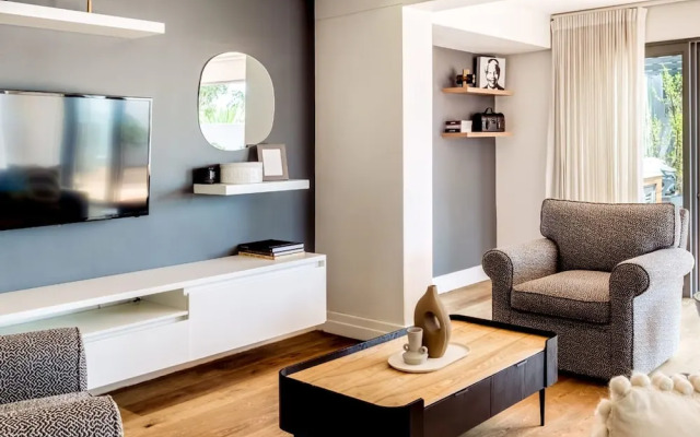 Tranquil Escape in Sea Point Aureto