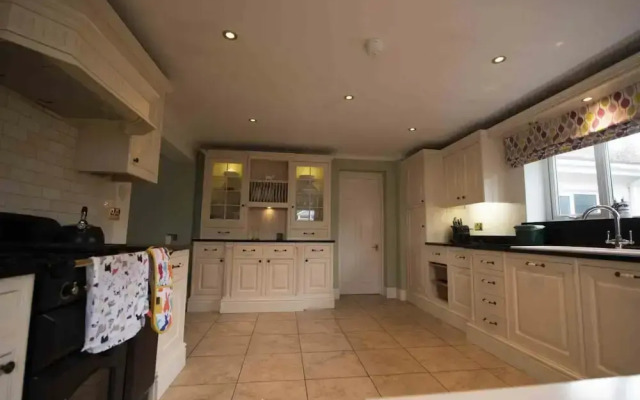 West Cross, Mumbles Seaside Escape - 5 Bed House