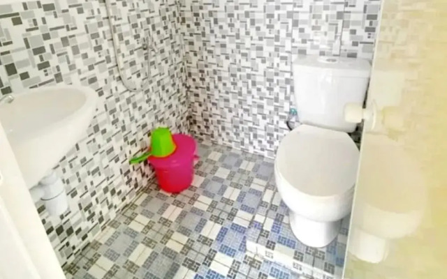 SPOT ON 91343 Kartika Guest House SyariahNearPantai Stres