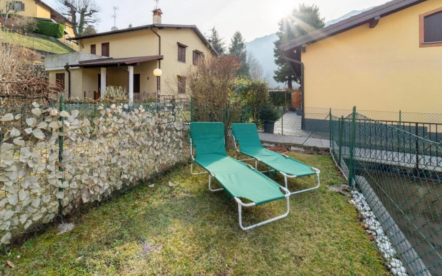 Scarlet Apartment With Garden by Wonderful Italy