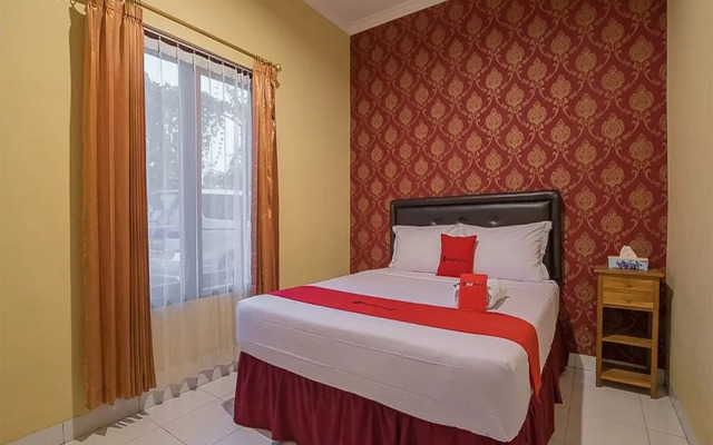 RedDoorz near Desa Wisata Kasongan