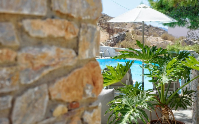 Yperia Hotel