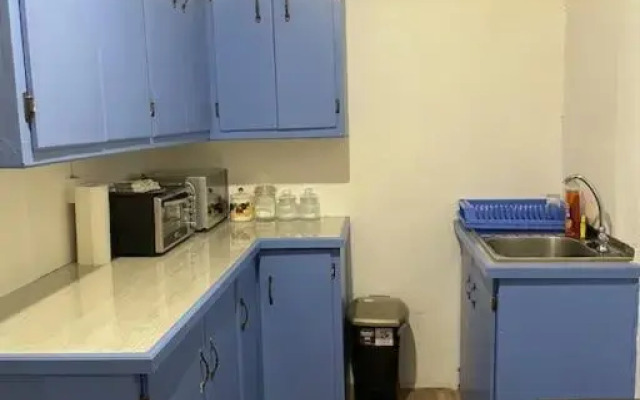 Spacious, Cozy Two Bedroom Apartment Overlooking the Beach