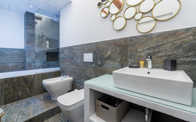 CATHEDRAL LUXURY TERRACE FLAT 2BR,2BA, A\C,Wifi