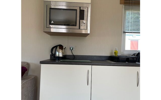 Caravan - Sleeps 6 & Parking