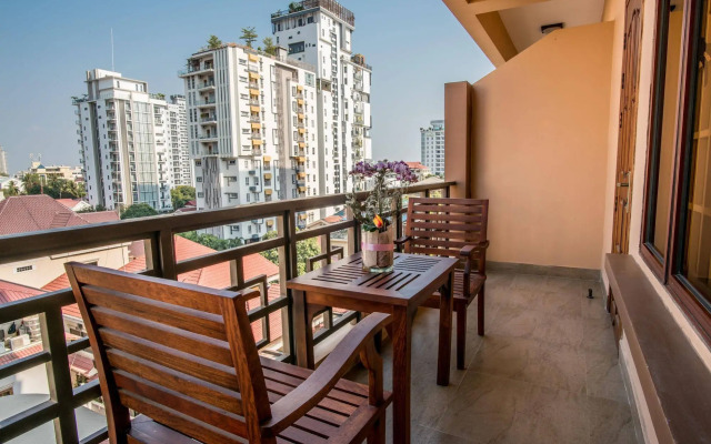 Hampton Hotel & Apartment