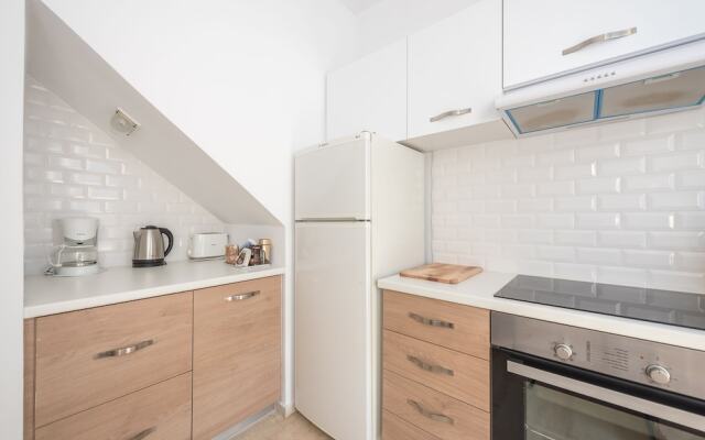 Adelos Maisonette Near Vouliagmeni Beach