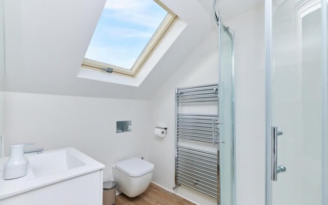 The Fulham Wonder - Stylish 4bdr Flat With Garden