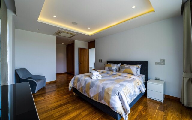 Luxury Mansion On Golf Course - BMG5