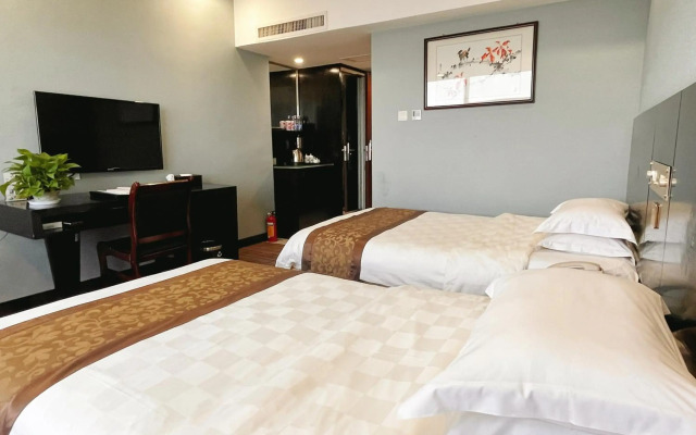 Skyline Plaza Hotel