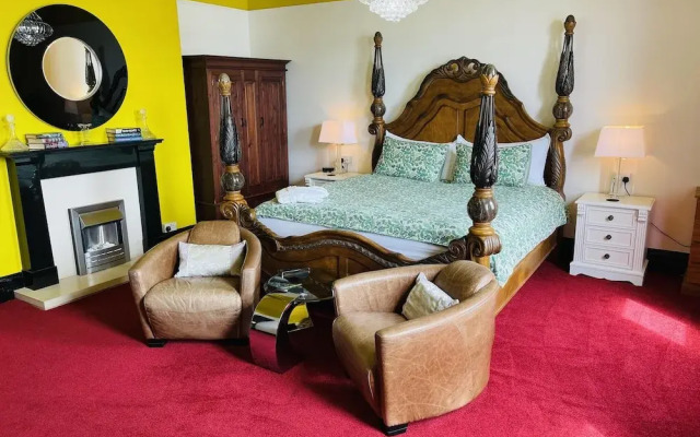 Captain Chevalle Penthouse Studio Apartment