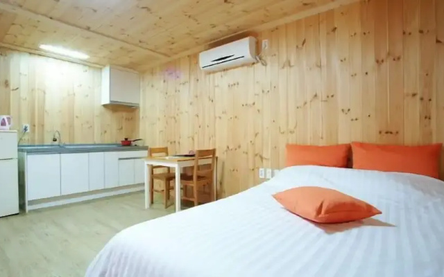 Gotjawal Geomun Oreum Pension
