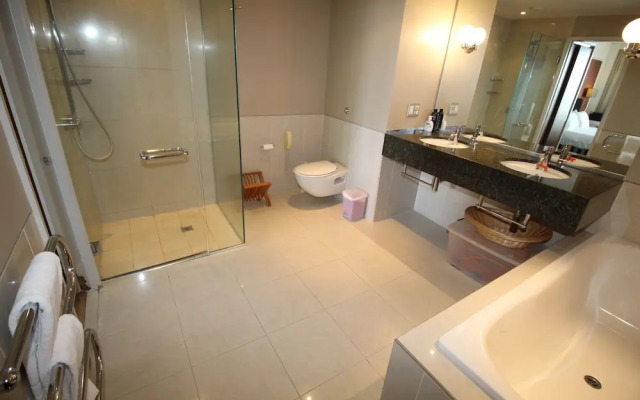 Seascape Apartment (Pullman 10D)